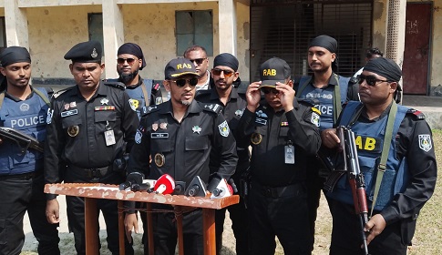 ফরিদপুরে বিভিন্ন ভোটকেন্দ্র পরিদর্শনে র‌্যাব-১০, নিরাপত্তায় ড্রোন নজরদারি