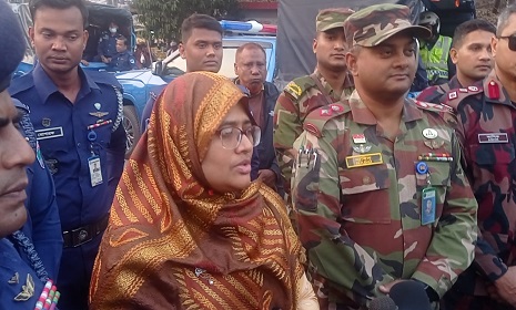 প্রতিশ্রুতির বন্যায় ভাসছে সাতক্ষীরার ভোটাররা, নিরাপত্তার চাদরে ঢাকা কেন্দ্র