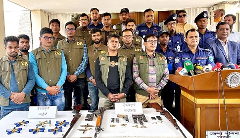 ঈশ্বরদীতে ৫টি আগ্নেয়াস্ত্র ও বিপুল গুলিসহ গ্রেফতার ৩ 