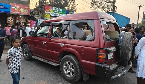 ফুলপুরে সাবেক এমপির গাড়িতে হামলা