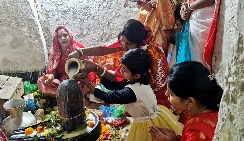 প্রায় ৫শ বছরের পুরানো শিব মন্দিরে দুই দিনব্যাপী পূজা অনুষ্ঠিত 