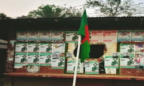 নড়াইলে আওয়ামী লীগ কার্যালয়ে মুজিব-হাসিনার ছবি, উঠলো জাতীয় পতাকা 