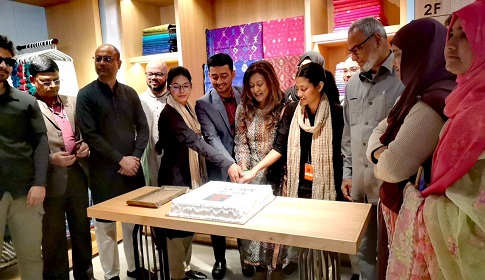 দিনাজপুরে আড়ংয়ের ৩৪তম আউটলেট উদ্বোধন