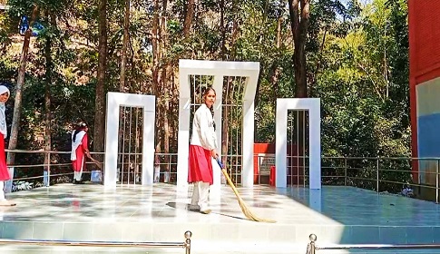 কাপ্তাইয়ে নূরুল হুদা কাদেরী স্কুলে নির্মিত হলো শহীদ মিনার