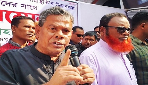 ‘কে আগে, এমপি না ডিসি?’