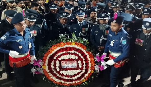 একুশের প্রথম প্রহরে ফরিদপুরে ভাষা শহীদদের প্রতি শ্রদ্ধা নিবেদন