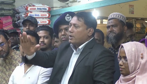 পণ্যের দাম নিয়ন্ত্রণে গোপালগঞ্জ বাজার মনিটরিং করলেন ডাঃ কে এম বাবর