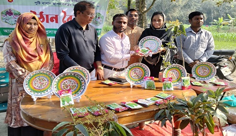 বাড়ির পরিত্যক্ত জমিতে সবজি চাষে স্বাবলম্বী হচ্ছেন অনেকে