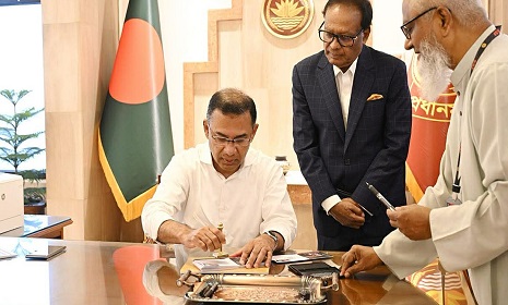 স্মারক ডাকটিকিট অবমুক্ত করলেন প্রধানমন্ত্রী