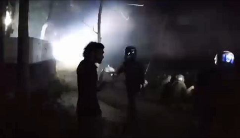 মাদারীপুরে দুই গ্রুপের সংর্ঘষে শতাধিক হাতবোমা বিস্ফোরণ, আহত ২