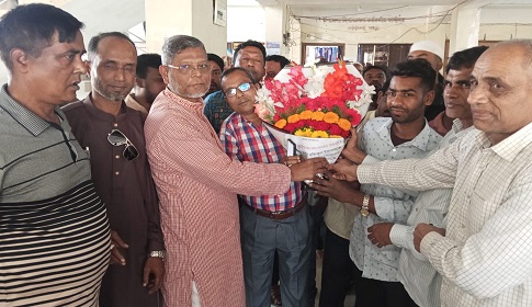 নবনির্বাচিত সংসদ সদস্যকে সোনাতলা পূজা পরিষদের ফুলেল শুভেচ্ছা