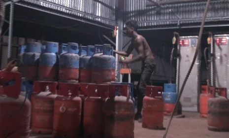 যশোরে অবৈধভাবে গ্যাস সিলিন্ডার ভরার অভিযোগ