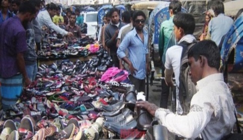 মাসে ১৫ লক্ষ টাকার চাঁদাবাজি, প্রশাসন নিশ্চুপ