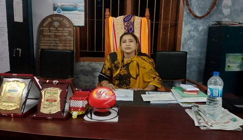 কম্বল বিতরণকে কেন্দ্র করে জামায়াত নেতার নেতৃত্বে নারী ইউপি চেয়ারম্যানকে মারপিট 