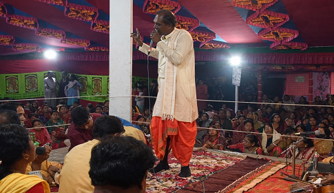 নবগঙ্গা তীরে ঐতিহ্যবাহী কবি গানের পালা 