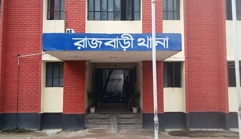 চুক্তিতে অস্ত্র পাচারকালে বিদেশী পিস্তল-গুলি ও ম্যাগজিনসহ যুবক গ্রেপ্তার