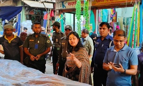 কাপাসিয়া বাজারে ভ্রাম্যমাণ আদালতে জরিমানা