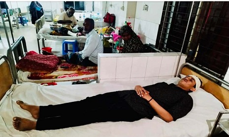 কাপাসিয়া বাজারে দোকানীকে আংকেল বলায় ক্রেতাকে পিটিয়ে জখম