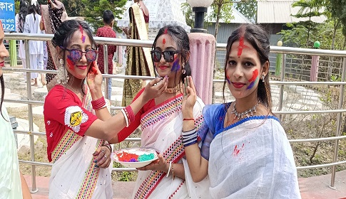 রাজৈরে ঐতিহ্যবাহী হোলি উৎসব