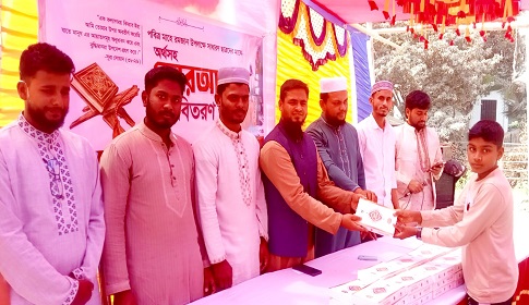 সালথায় ৩০ ছাত্রের মাঝে ছাত্র-শিবিরের কোরআন শরীফ বিতরণ 