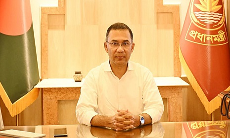 বিলবোর্ড-ব্যানারে নিজের ছবি দেখে সরানোর নির্দেশ প্রধানমন্ত্রীর