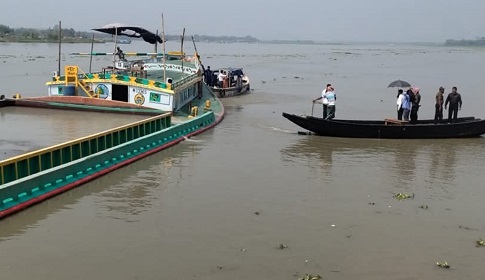 নবগঙ্গা নদী থেকে অবৈধভাবে বালু উত্তোলন, ইজারাদারকে ২ লাখ টাকা জরিমানা 