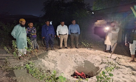 গোপালগঞ্জে অসুস্থ ও মরণাপন্ন গরুর মাংস মাটি চাপা, ব্যবসায়ীকে জরিমানা 