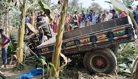 দিনাজপুরের ফুলবাড়ীতে ট্রাক্টর উল্টে চালক নিহত 