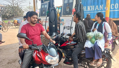 তেলের সংকট হতে পারে এমন খবরে বিক্রি বেড়েছে দ্বিগুণ