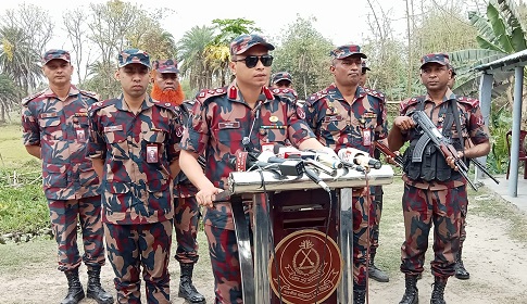 সাতক্ষীরা সীমান্তে জ্বালানি তেল পাচার রোধে বিজিবির কঠোর নজরদারি