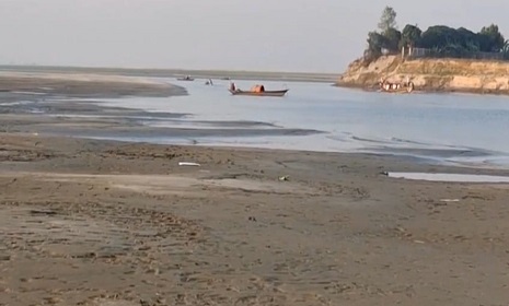 নাব্য সংকটে স্থবির ফরিদপুরের সিএন্ডবি ঘাট নৌবন্দর