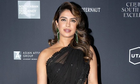 বিজয়ীদের হাতে অস্কার তুলে দেবেন প্রিয়াঙ্কা