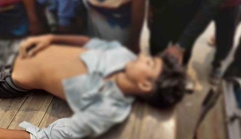 মোটরসাইকেল নিয়ন্ত্রণ হারিয়ে বিদ্যুতের খুঁটিতে ধাক্কা, কিশোর নিহত