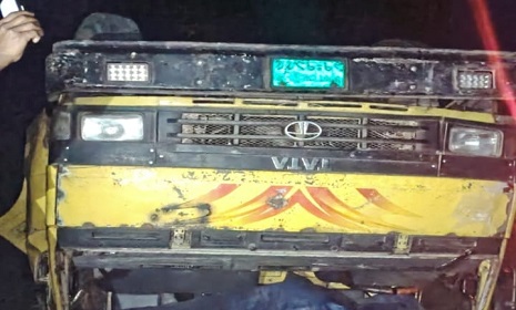 কাপ্তাইয়ে পণ্যবাহী ট্রাক উল্টে চালক নিহত