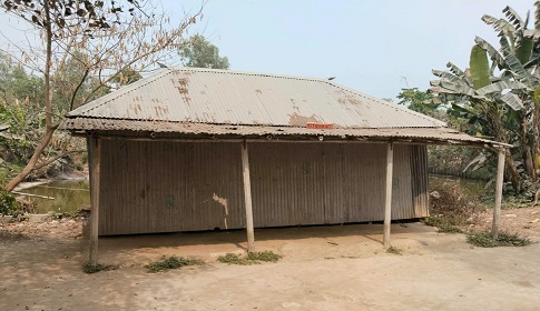 বগুড়ায় লক্ষ্মী মন্দিরে পেট্রল ঢেলে আগুন দেওয়ার চেষ্টা 