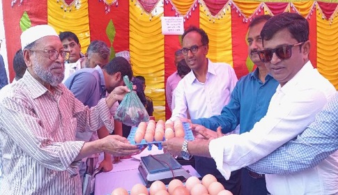 রমজান উপলক্ষে নড়াইলে সুলভ মূল্যে মাংস ও ডিম বিক্রি শুরু