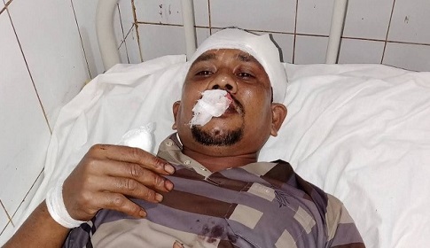 সাতক্ষীরায় চোর চক্রের হামলার শিকার গরু ব্যবসায়ী পলাশ