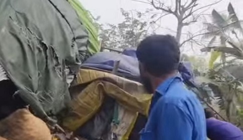 নাটোরে দুই ট্রাকের সংঘর্ষে নিহত ১, আহত ৩