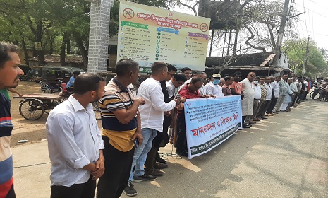 দেশব্যাপি সংখ্যালঘুদের উপর হামলার প্রতিবাদে সাতক্ষীরায় মানববন্ধন 