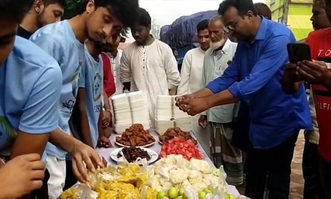 উদ্দীপ্ত তরুণের উদ্যোগে ৫ টাকায় ইফতার