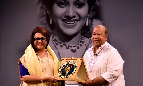 একুশে পদক পাওয়ায় ববিতাকে সংবর্ধনা