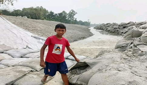 কুড়িগ্রামে তিস্তা নদীর তীর সংরক্ষণ কাজ বন্ধ করে দিল এলাকাবাসী