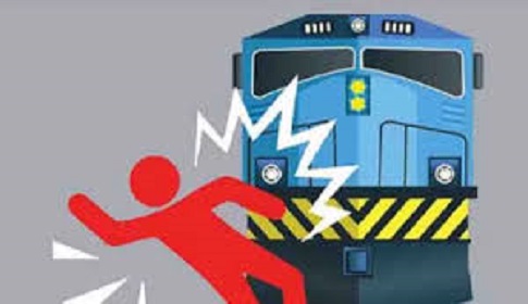 ট্রেনের ধাক্কায় প্রাণ গেল ট্রলি চালকের