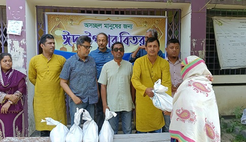 মাগুরায় অস্বচ্ছলদের মাঝে ঈদ সামগ্রী বিতরণ 