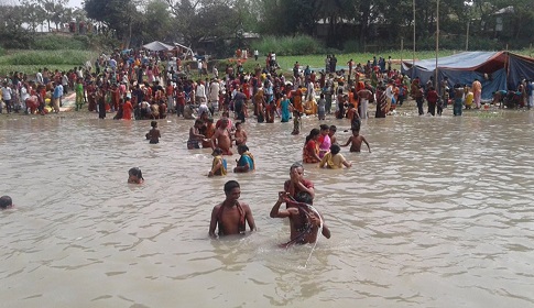 বারুনীর গঙ্গাস্নান উৎসব অনুষ্ঠিত