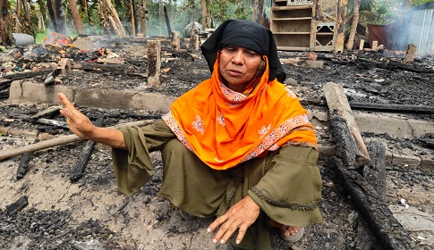 মাদকাসক্ত ছেলের আগুনে পুড়ল বিধবা মায়ের ঘর