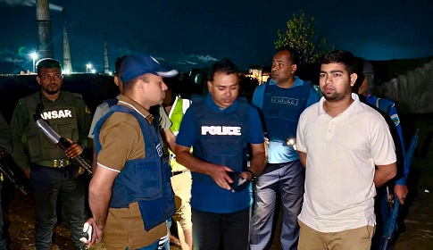 পদ্মার চরে অবৈধ মাটি কাটার বিরুদ্ধে গভীর রাতে প্রশাসনের অভিযান