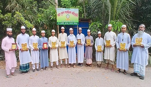 দফা গ্রামে হাফেজ ও মাওলানাদের সংবর্ধনা প্রদান