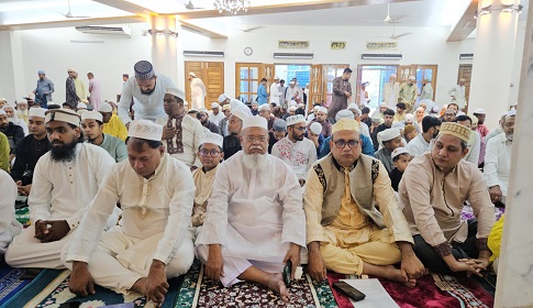 জেলা মডেল মসজিদে পবিত্র ঈদুল ফিতরের প্রধান জামাত