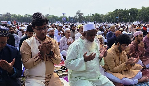 দিনাজপুরে দেশের অন্যতম বুহৎ ঈদ জামাত অনুষ্ঠিত